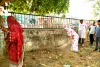 महापौर मुनेश गुर्जर ने दशहरा मैदान में  झाडू लगाकर दिया स्वच्छता का संदेश
