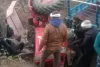   ट्रैक्टर ट्रॉली खाई में गिरी, खलासी फंसा रहा दो घंटे तक ट्रैक्टर के नीचे 