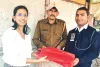 यातायात पुलिसकर्मियों ने दिया ईमानदारी का परिचय