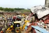संभल में कोल्ड स्टोर की छत ढही, 20 से अधिक दबे