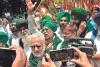 बैरिकेड तोड़ पहलवानों के पास पहुंचे किसान
