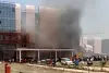 Delhi AIIMS Fire: दिल्ली एम्स के इमरजेंसी वार्ड के पास में लगी आग, आग बुझाने में जुटी दमकल की गाडियां