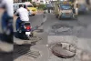 गड्ढ़े और सीवरेज चैम्बर बन रहे हादसों का कारण