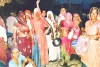 नदी किनारे प्यासा गांव: भीषण गर्मी में पेयजल को तरस रहे ग्रामीण
