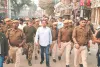 पूर्व विधायक गिर्राज मलिंगा ने कोर्ट में किया सरेंडर, पुलिस ने सड़क पर कराई परेड