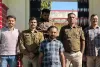 पुलिस ने नाकाबंदी के दौरान ट्रक को रोका, 15 लाख रुपए की अवैध शराब बरामद