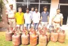 किराए की स्कूटी से गैस सिलेण्डर चोरी करने वाली गैंग के तीन बदमाश और एक खरीदार गिरफ्तार