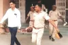 दुष्कर्म के आरोपी बाबा को स्ट्रेचर पर लेकर कोर्ट पहुंची पुलिस