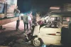 सड़क पर डम्पर से टकंराई कार : पति-पत्नी समेत तीन की मौत, सात घायल