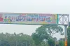 संकेतक बोर्डों पर नेताओं के बैनर से वाहन चालक परेशान