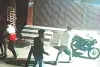 हथियार बंद बदमाशों ने प्रोपर्टी कारोबारी के घर बोला धावा : गोदाम व घर के गेट तोडे़, हमलावर सीसीटीवी में कैद