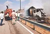 एथेनॉल का टैंकर और ट्रेलर भिड़े : 10 किमी तक दिखीं आग की लपटें, दो घंटे की मशक्कत के बाद आग पर काबू 