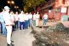 सफाई निरीक्षण करने फील्ड में उतरे निगम आयुक्त : सड़कों से खुद उठाया कचरा, आमजन को दिया स्वच्छता का संदेश