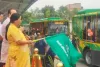 ई-मोबिलिटी से दिल्ली होगा प्रदूषण मुक्त, मुख्यमंत्री रेखा गुप्ता ने 200 नयी ई-बसों को हरी झंडी दिखाकर किया रवाना