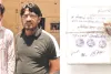 सूने मकान में लाखों की चोरी करने वाले 2 बदमाश गिरफ्तार : आरोपियों से लाखों के यूएस डॉलर बरामद, कचरा बीनने के बहाने बंद मकानों की रैकी कर करते थे वारदात