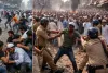 मुस्लिम युवक से मारपीट पर भोपाल में तनाव: पुलिस और भीड़ के बीच झड़प, चेहरे पर फेंका गोबर 