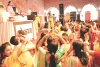 कथा के दौरान श्रद्धालुओं को हुई भारी परेशानी, अव्यवस्थाओं के चलते बेहाल