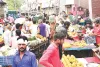 अतिक्रमण की भरमार, जाम फल-सब्जी कारोबार