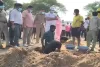 बलौदाबाजार: 8 ग्रामीणों की मौत मामले की जांच तेज, कब्र से शव निकालकर फॉरेंसिक जांच के लिए भेजा 