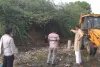 खबर का असर : नगर पालिका ने शुरू किया नदी की सफाई का अभियान