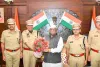 भारतीय पुलिस सेवा में पदोन्नत अधिकारियों ने राज्यपाल से की शिष्टाचार भेंट, दी बधाई और शुभकामनाएं