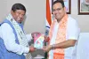 पश्चिम बंगाल विधानसभा अध्यक्ष ने मुख्यमंत्री भजनलाल शर्मा से की शिष्टाचार भेंट, जनकल्याणकारी योजनाओं को लेकर विस्तार से चर्चा