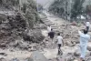 कश्मीर में बादल फटने से बाढ़ : मिट्टी खिसकने से इलाके में भारी तबाही, मलबे में दबे कई घर