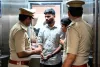 मुंबई में लिफ्ट में शर्मनाक हरकत : नाबालिग को घूरकर करने लगा अश्लील हरकत, शोर करने पर भागा आरोपी