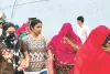 देह व्यापार के अड्डे पर पुलिस का छापा : 15 पुरुष और 7 महिलाएं गिरफ्तार, बोगस ग्राहक बनकर पहुंची