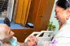 पूर्व विधानसभा अध्यक्ष सुमित्रा सिंह से मिलने पहुंचीं वसुंधरा राजे, सुमित्रा सिंह ने कहा- राजस्थान में तीन देवियां पहली बार प्रदेश के सर्वोच्च पदों पर आसीन थी