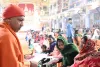 गोरखपुर में जनता दर्शन के दौरान सीएम योगी ने सुनीं 150 लोगों की समस्याएं, बोले- चिंता मत करें, मिलेगा न्याय