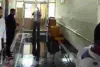 ट्रॉमा सेंटर में बरसाती पानी से बिगड़े हालात, 10 घंटे से टपकती छत ने खोली बदइंतजामी की पोल 