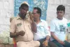 बंदरों के आतंक ने छीनी परिवार की खुशियां, महिला की छत से गिरकर मौत