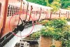 रील के लिए मौत से खेल : चलती ट्रेन से लटककर स्टंट, वीडियो वायरल होते ही रेलवे का बड़ा एक्शन