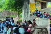 सरकारी स्कूलों की बदहाल तस्वीर, कहीं टीनशेड के नीचे तो कहीं मंदिर परिसर में चल रहे स्कूल