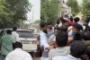 स्कूल का निरीक्षण करने पहुंची CJP का विरोध : ग्रामीणों ने टीम को घेरकर बरसाए पत्थर, आशुतोष रांका का आरोप- भाजपा कार्यकर्ताओं ने की मारपीट