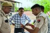 शराब पीने बुलाया, फिर साथी की कुल्हाड़ी से हमला कर हत्या