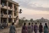 धार के छात्रावास में हंगामा, खिड़की से कूदकर सड़क पर निकलीं छात्राएं, 2.5 किलोमीटर पैदल चलकर प्रशासन से लगाई मदद की गुहार