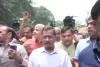 ई-20 पेट्रोल मुद्दे पर अरविंद केजरीवाल का विरोध मार्च, आप दफ्तर से प्रधानमंत्री आवास की ओर बढ़े कार्यकर्ता