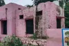 जर्जर भवन में 42 से अधिक विद्यार्थी पढ़ने को मजबूर