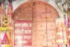 आग से राख हुए कारोबार को मदद का इंतजार, दूसरे दिन भी बंद रहा मणिहारों का कटला