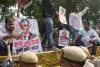 युवा कांग्रेस का चुनाव आयोग कार्यालय के बाहर प्रदर्शन, मुख्य चुनाव आयुक्त के इस्तीफे की मांग