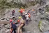 केदारनाथ पैदल मार्ग पर फिर भूस्खलन : पहाड़ से गिरे पत्थरों के कारण रास्ता अवरुद्ध, यात्रा रोकी