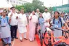 स्कूल जाने का सफर अब होगा आसान, सीएम रेखा गुप्ता ने बांटी 1400 छात्राओं को साइकिलें