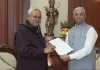 बिहार में नई सरकार बनाने की प्रक्रिया शुरू, नीतीश कुमार ने राज्यपाल काे सौंपा इस्तीफा