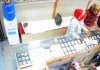 ग्राहक बन तीन महिलाओं ने उड़ाई चांदी की पायलों की पूरी ट्रे, सीसीटीवी में गैंग की करतूत कैद 