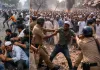 मुस्लिम युवक से मारपीट पर भोपाल में तनाव: पुलिस और भीड़ के बीच झड़प, चेहरे पर फेंका गोबर 