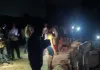 निर्माणाधीन पुल से 30 फीट नीचे गिरी कार : 4 युवक गंभीर घायल, लोगों ने चारों युवकों को निकाला बाहर