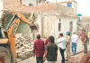 ऑपरेशन क्रिमिनल डस्टिंग : बदमाशों के दो अवैध मकानों पर चला बुलडोजर, आगे भी कार्रवाई जारी 