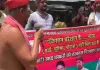 किसानों की मांगों को लेकर सपा का अनूठा प्रदर्शन: अर्धनग्न होकर थाने पहुंचे नेता, सहकारी समितियों में कथित चोरी और कालाबाजारी का लगाया आरोप